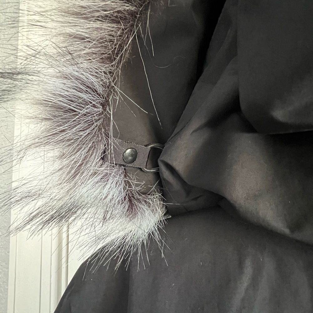 The North Face Women’s Parka Black - Picture 10 of 16